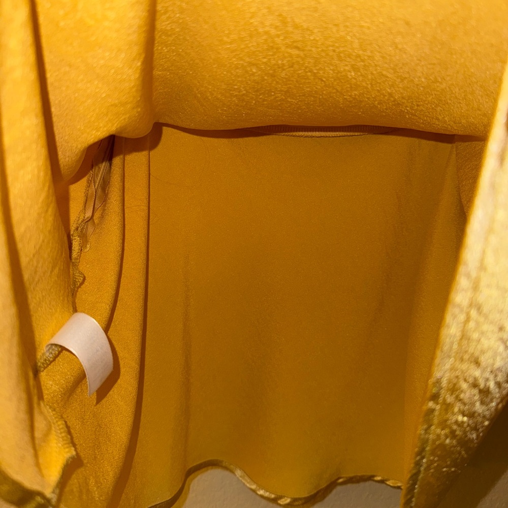 Yellow gold silky mini skirt - Picture 5 of 5